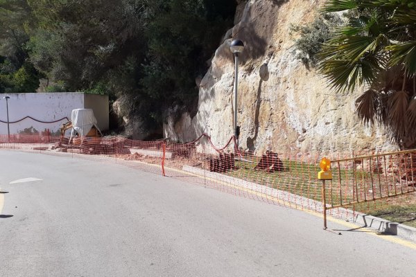 En marxa les obres de tancament de diferents conjunts de contenidors a la urbanització de Serpentona