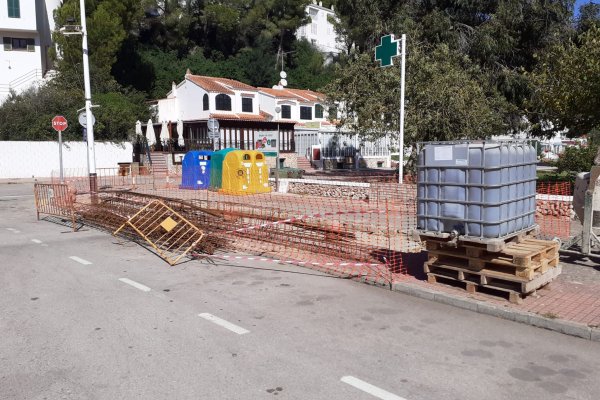 En marxa les obres de tancament de diferents conjunts de contenidors a la urbanització de Serpentona