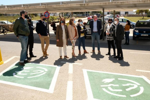 Connectat l’edifici de la Prefectura de la Policia Local a la nova pèrgola solar fotovoltaica